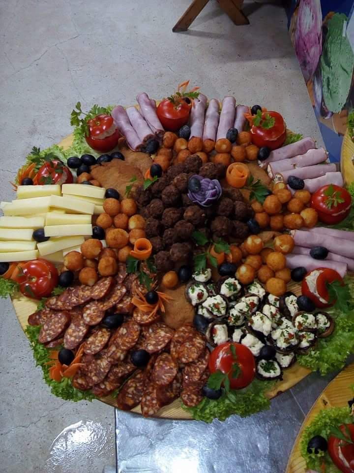 Lasă-ne să îți transformăm evenimentul într-o experiență de neuitat!