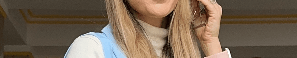 Background photo for Anda simina B.