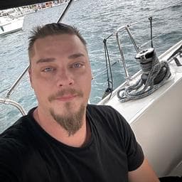 Mircea P poza de pe Taskuri.ro