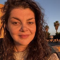 Loredana R poza de pe Taskuri.ro