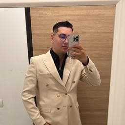 Adrian M poza de pe Taskuri.ro