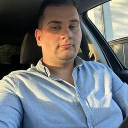 Denis N poza de pe Taskuri.ro