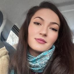 Alexandra R poza de pe Taskuri.ro