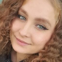 Adriana C poza de pe Taskuri.ro