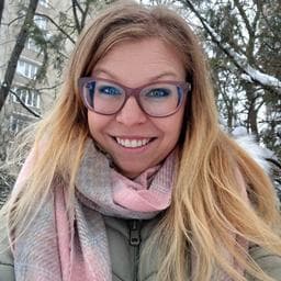 Oana N poza de pe Taskuri.ro