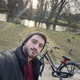 Tiberiu N poza de pe Taskuri.ro