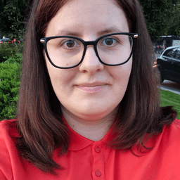 Ana Maria B poza de pe Taskuri.ro
