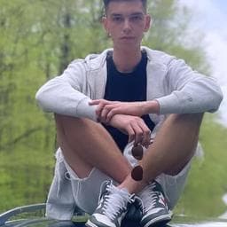 Cosmin M poza de pe Taskuri.ro