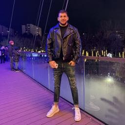 Alxandru T poza de pe Taskuri.ro