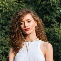 Georgiana L poza de pe Taskuri.ro