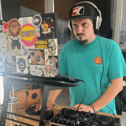 Flo C poza de pe Taskuri.ro