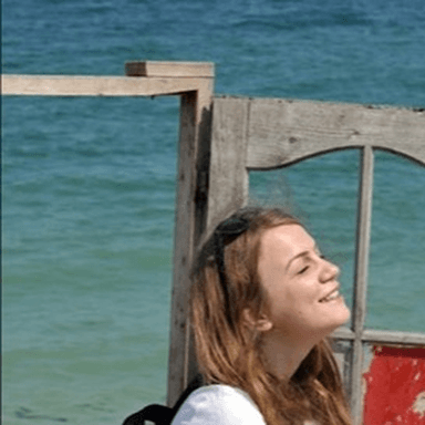 Lavinia D poza de pe Taskuri.ro