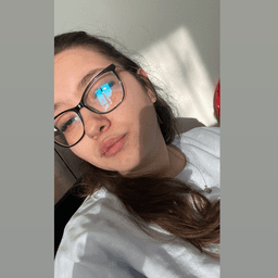 Profilul lui Madalina M