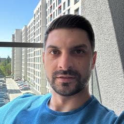 Cosmin S poza de pe Taskuri.ro