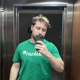 Alex N poza de pe Taskuri.ro